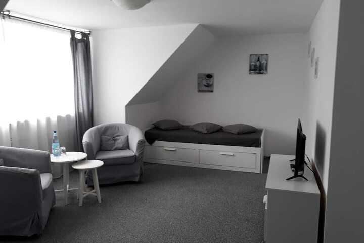 Room 6 of 25