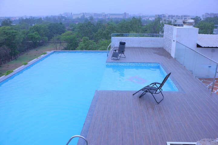 Pool 25 of 53