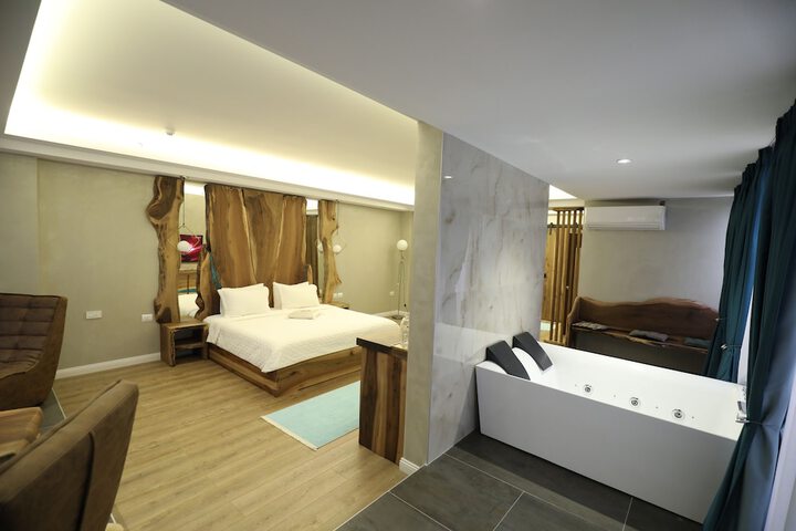 Room 50 of 86