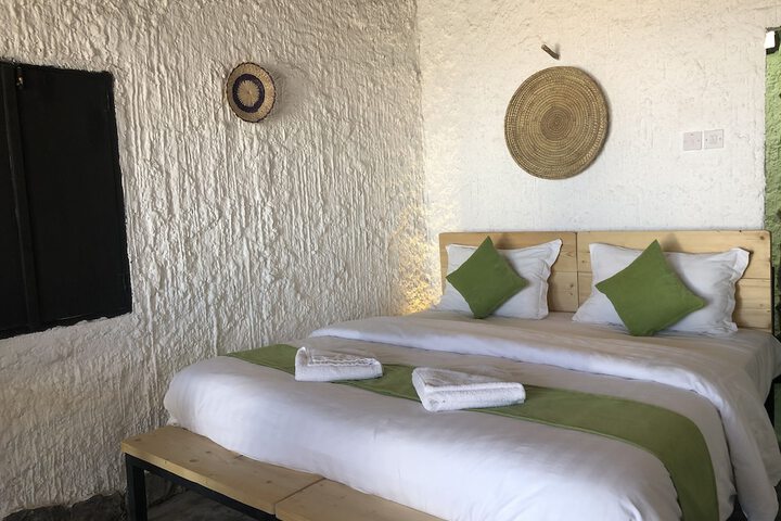 Room 5 of 16
