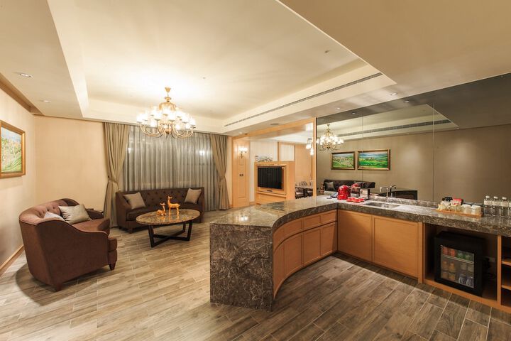 Room 13 of 208
