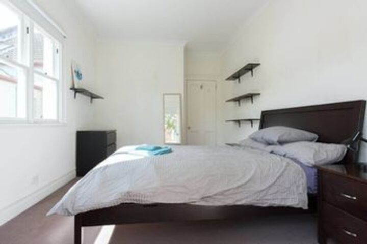 Room 4 of 16