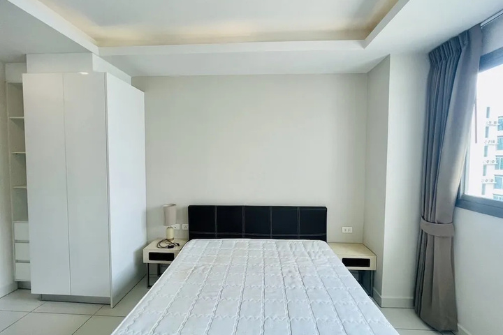 Room 4 of 28