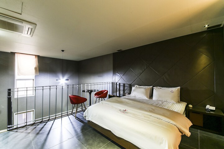 Room 37 of 95