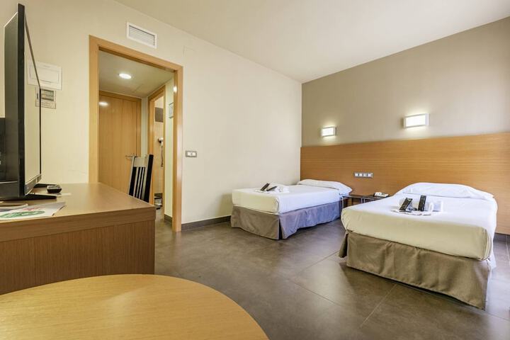 Room 6 of 27