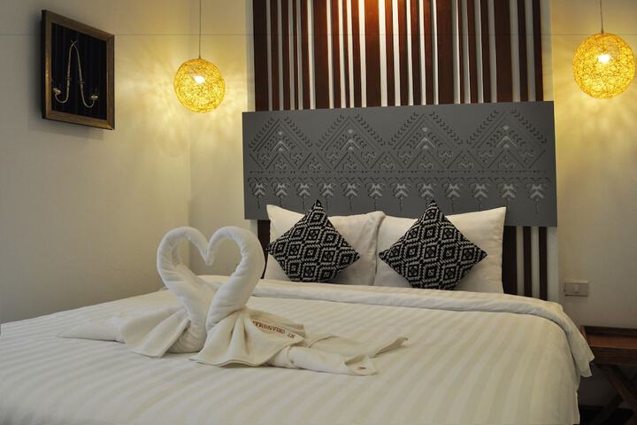 Room 8 of 77