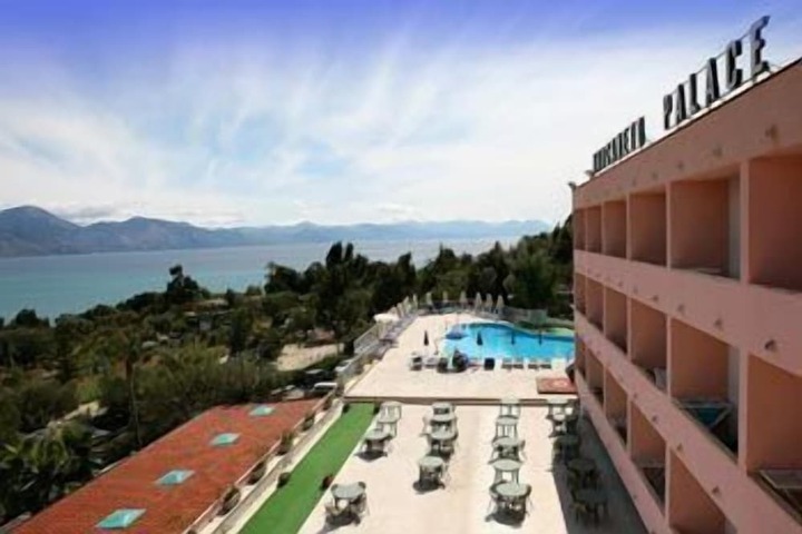 Hotel with Pool