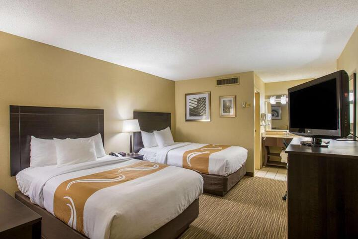 2 Double Beds (9 of 11)