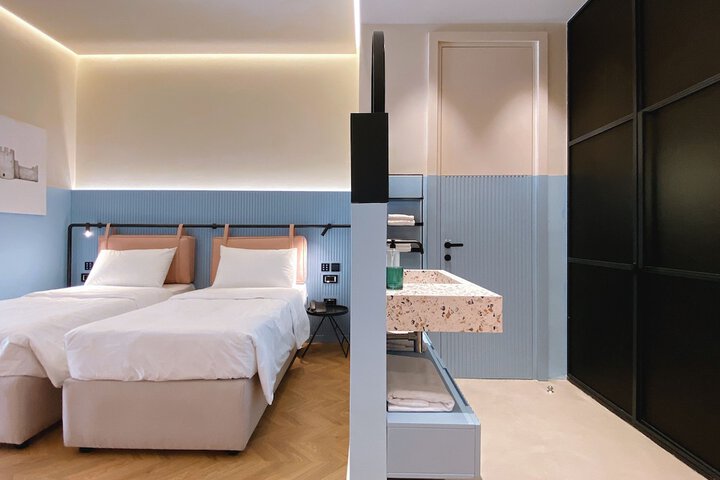 Room 14 of 48