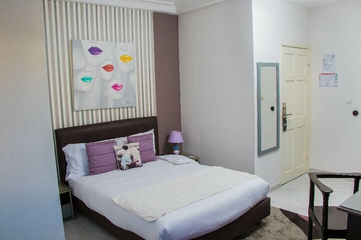 Room 8 of 16