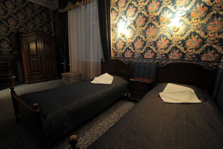 Room 15 of 100