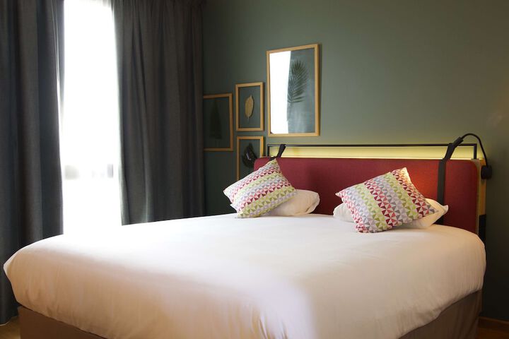 Room 27 of 114