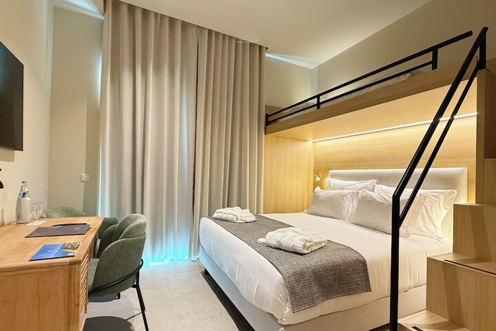 Room 33 of 118