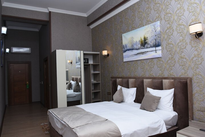 Room 8 of 21