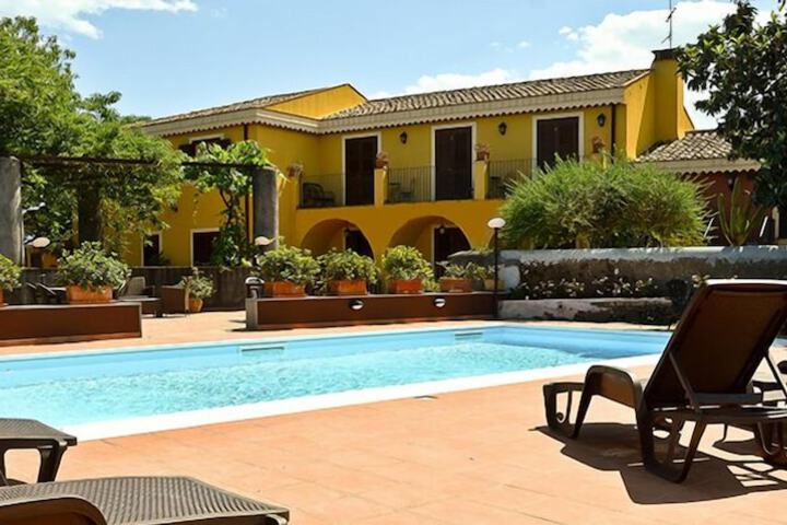 Pool Hotel