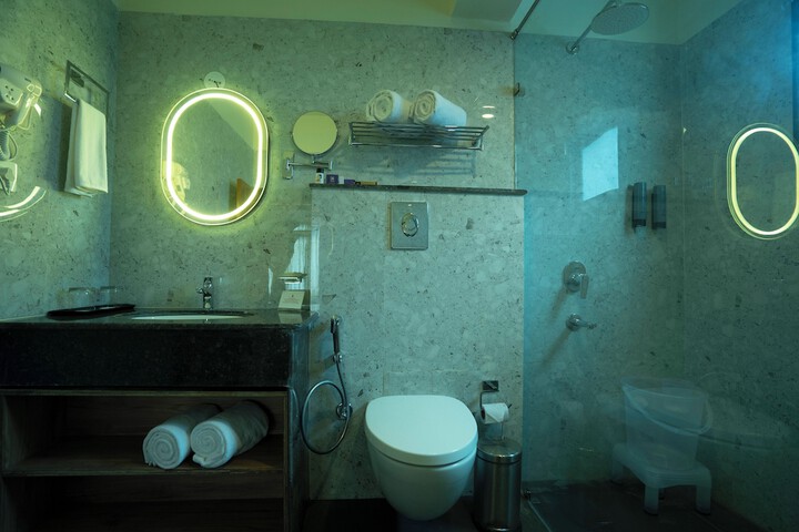 Room 32 of 40