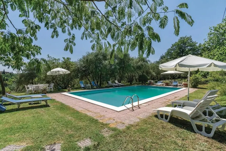 Pool 10 of 17