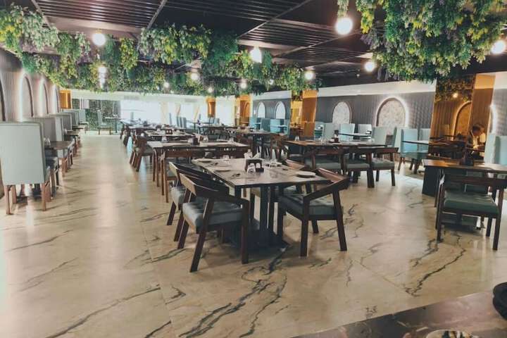Dining 16 of 17