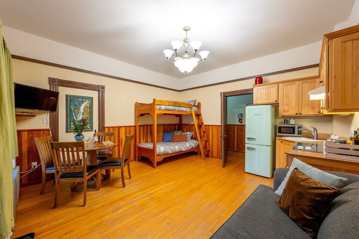 Room 37 of 60