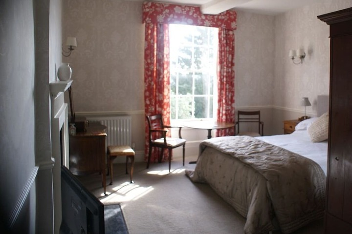 Room 2 of 20
