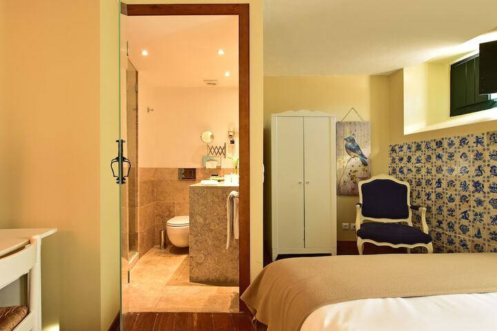 Room 33 of 52