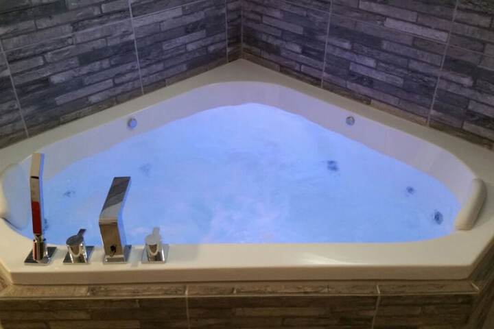 Hot Tub 51 of 78