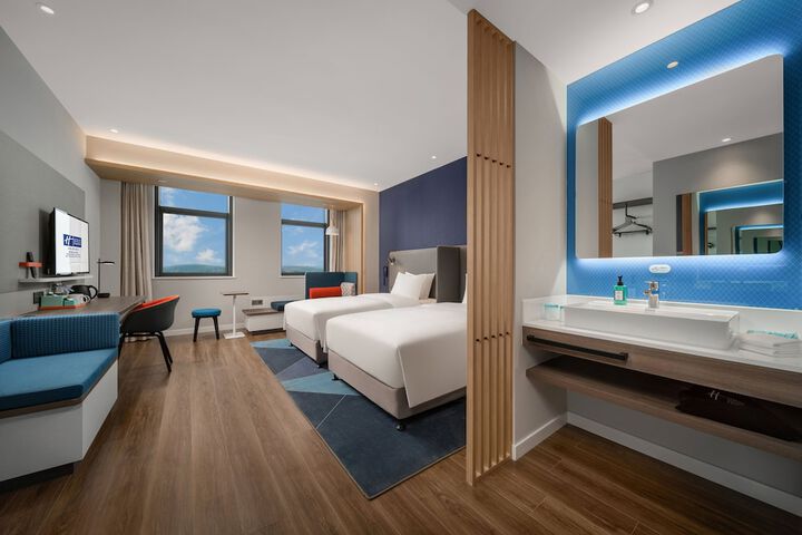 Room 6 of 35