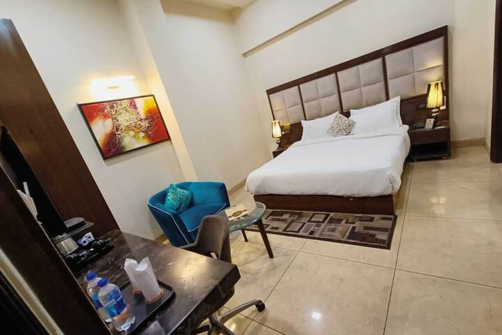 Room 3 of 10