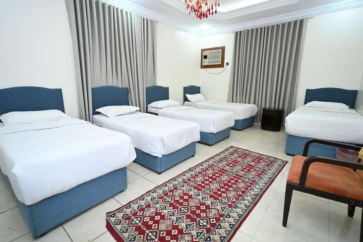 Room 7 of 11