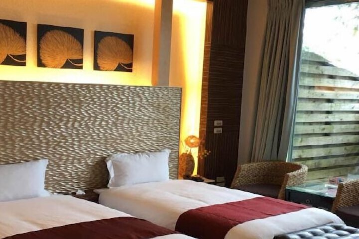 Room 32 of 185