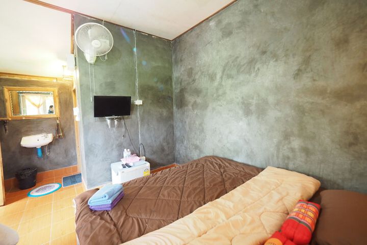 Room 15 of 25