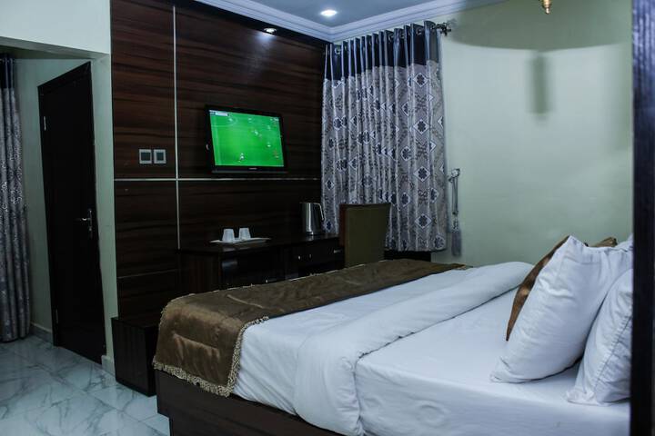 Room 8 of 27