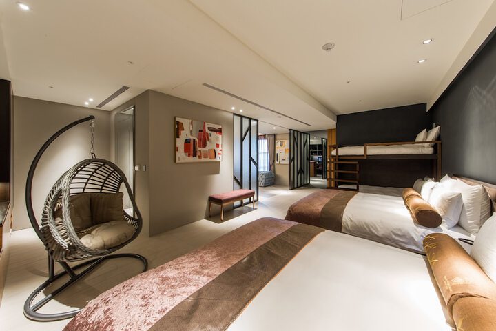 Room 15 of 208