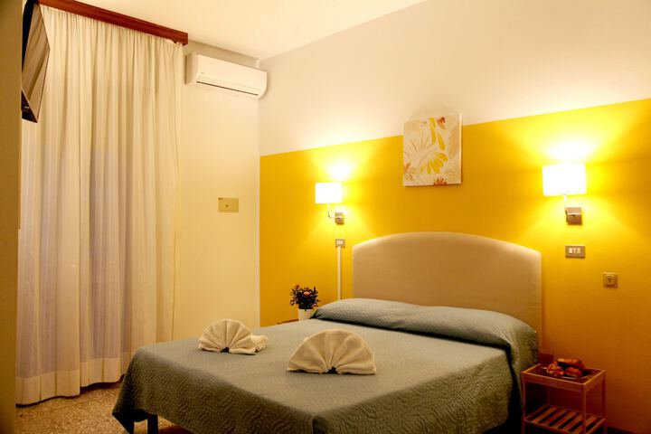 Room 6 of 17