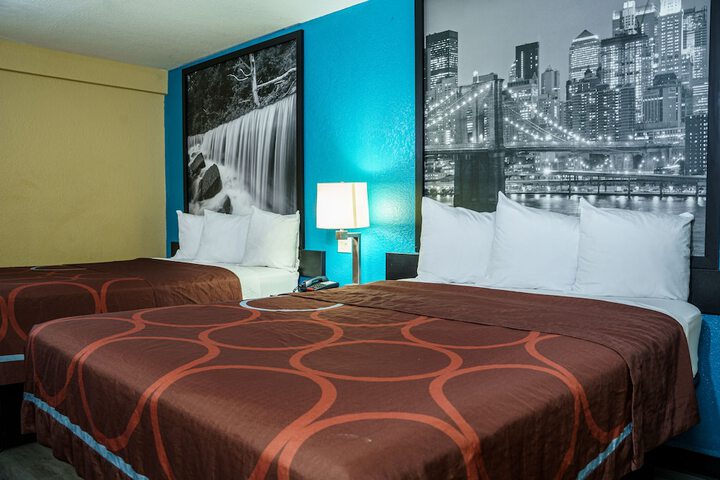 2 Queen Beds Mobility Hearing Accessible Room Roll in Shower (7 of 46)