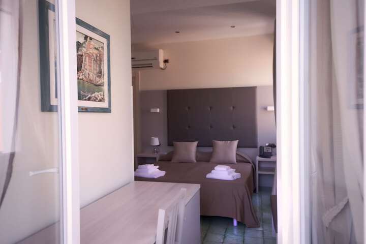 Room 10 of 51