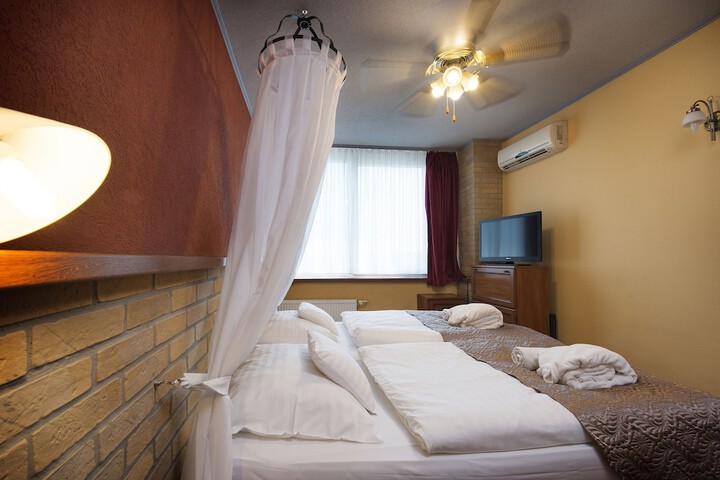 Room 9 of 60