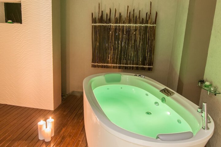 Hot Tub 15 of 42