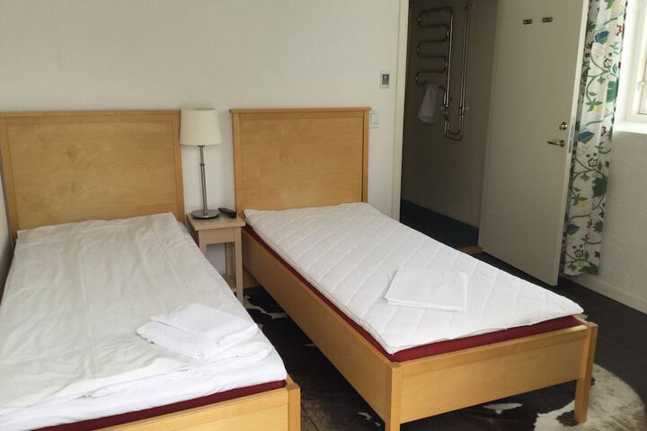 Room 4 of 33