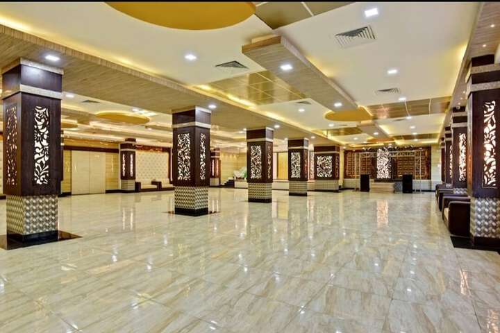 Ballroom/Hall 71 of 81