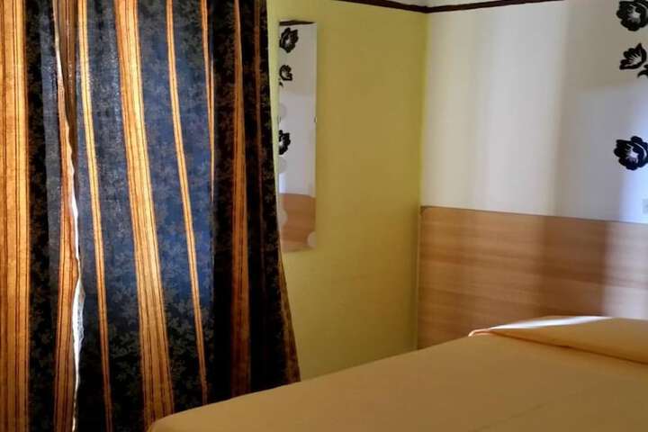 Room 17 of 40