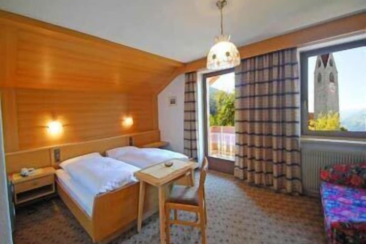 Room 6 of 21