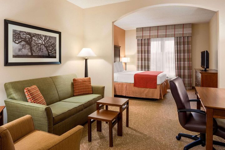 1 King Bed (6 of 7)