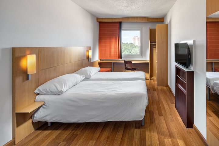 Room 12 of 44
