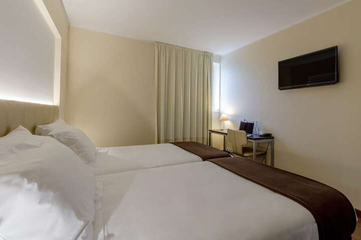 Room 14 of 82