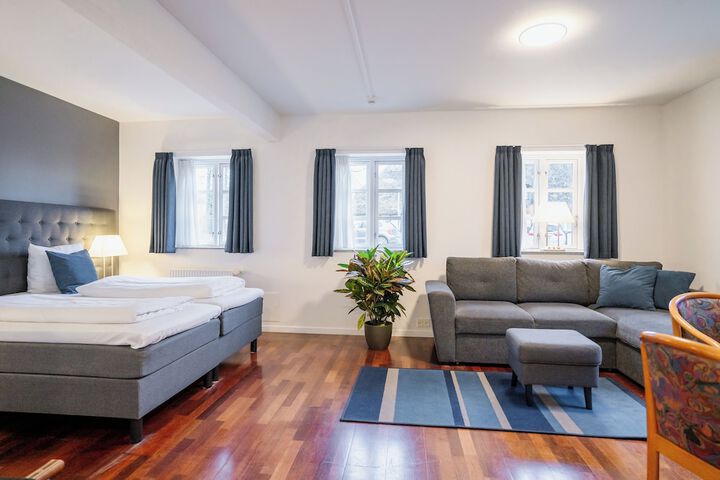 Room 32 of 81
