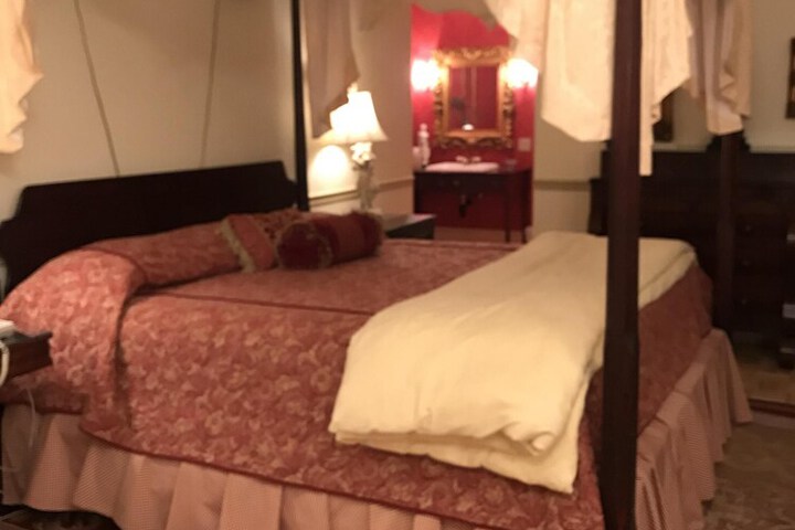 Room 5 of 84
