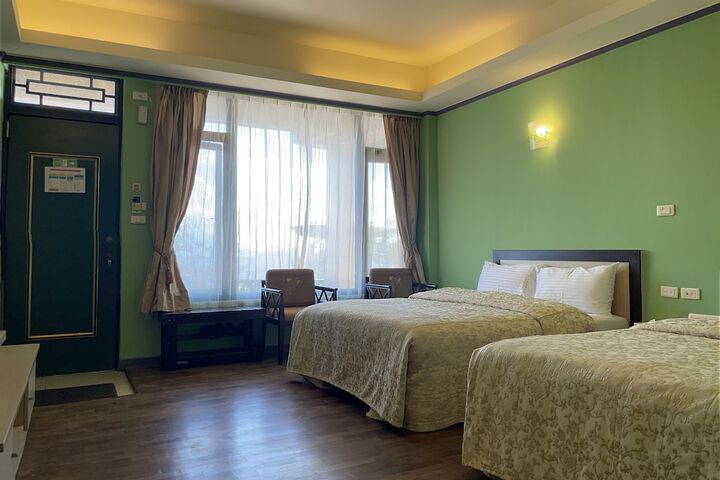 Room 7 of 33