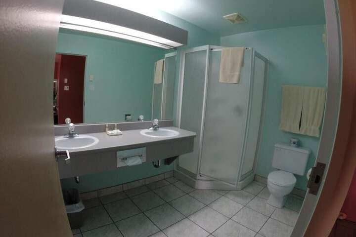 Room 5 of 8