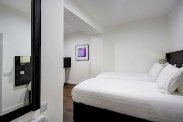 Room 15 of 27